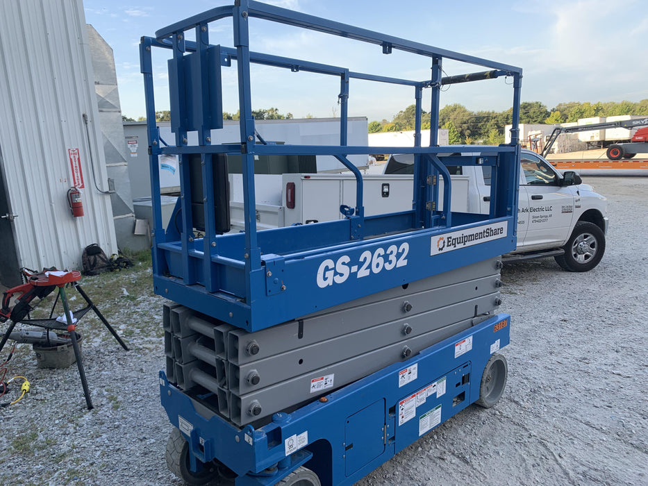 2020 Genie GS-2632 Standard, Folding half height swing gate