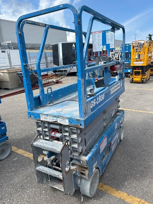 2019 Genie GS-1930 Fixed Rails with Chain Entry