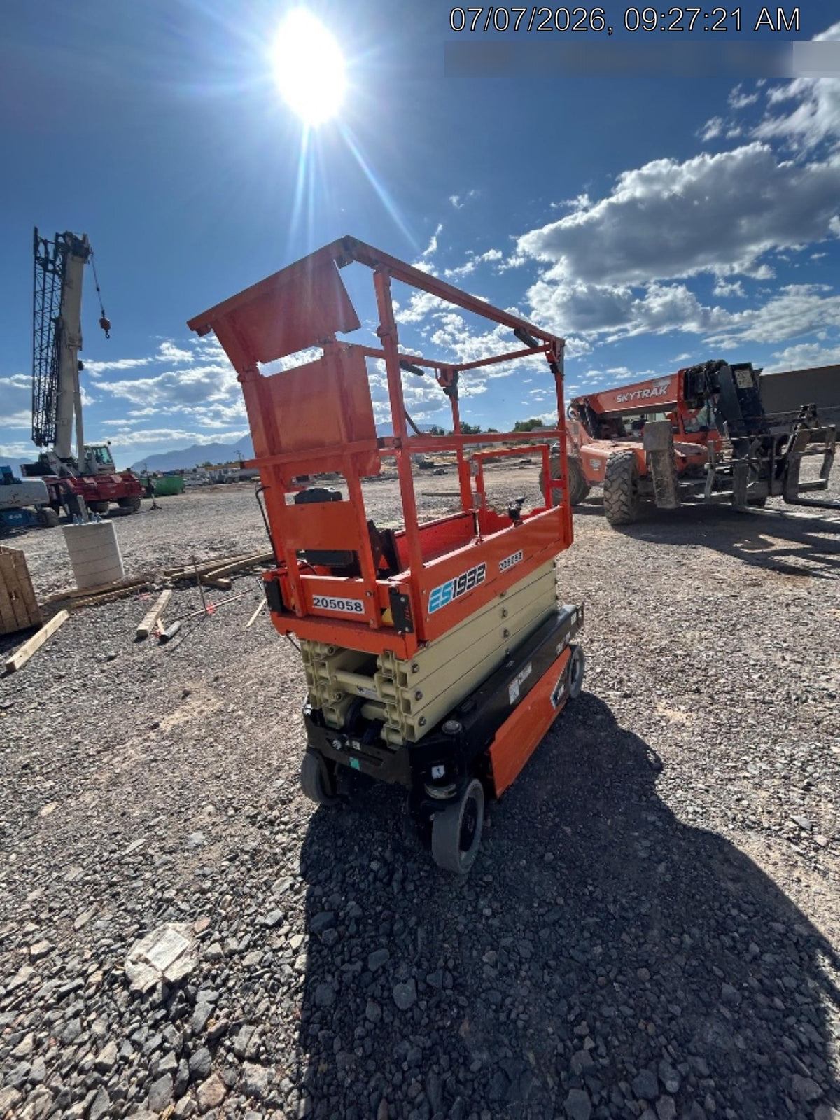 2022 JLG ES1932
