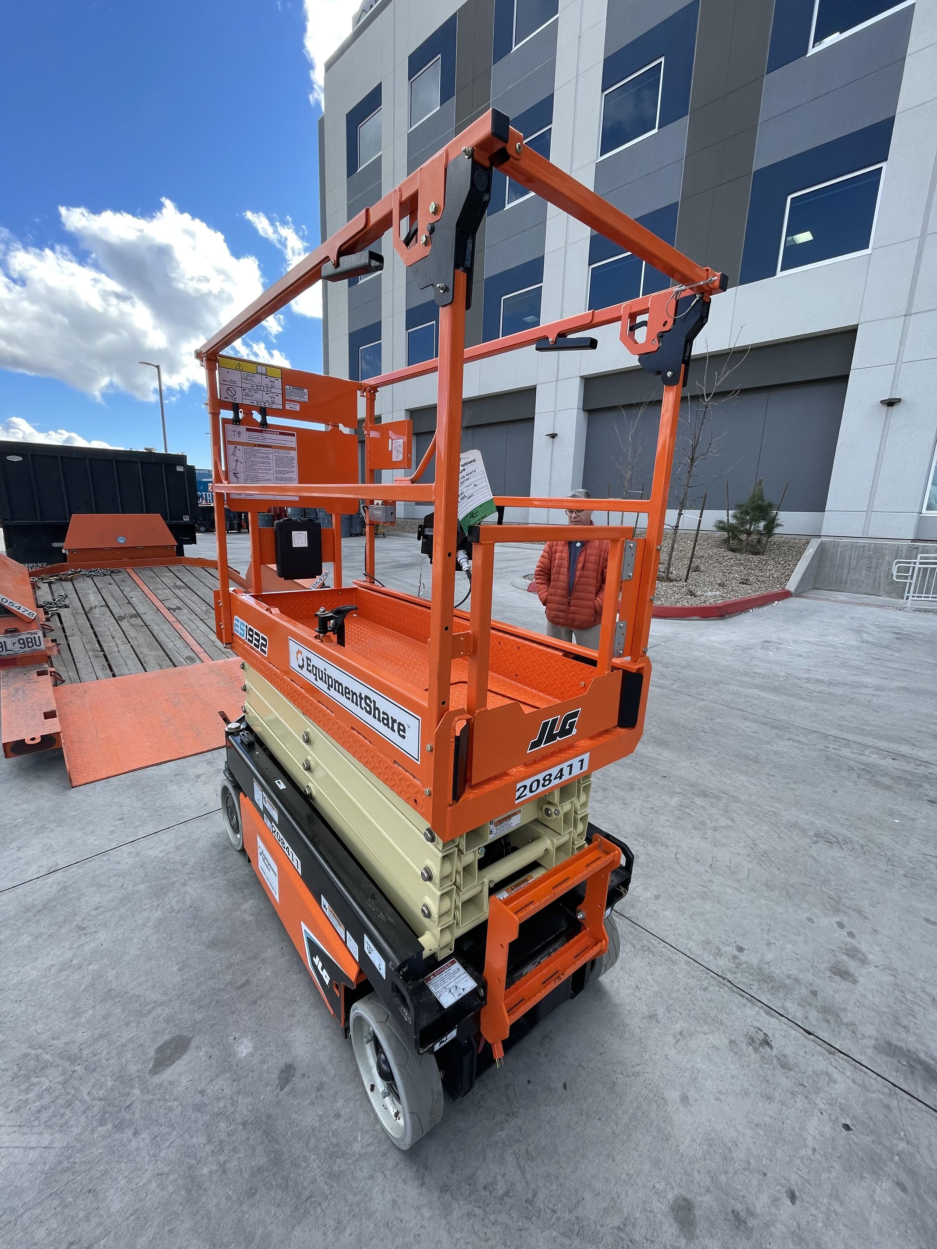 2022 JLG ES1932