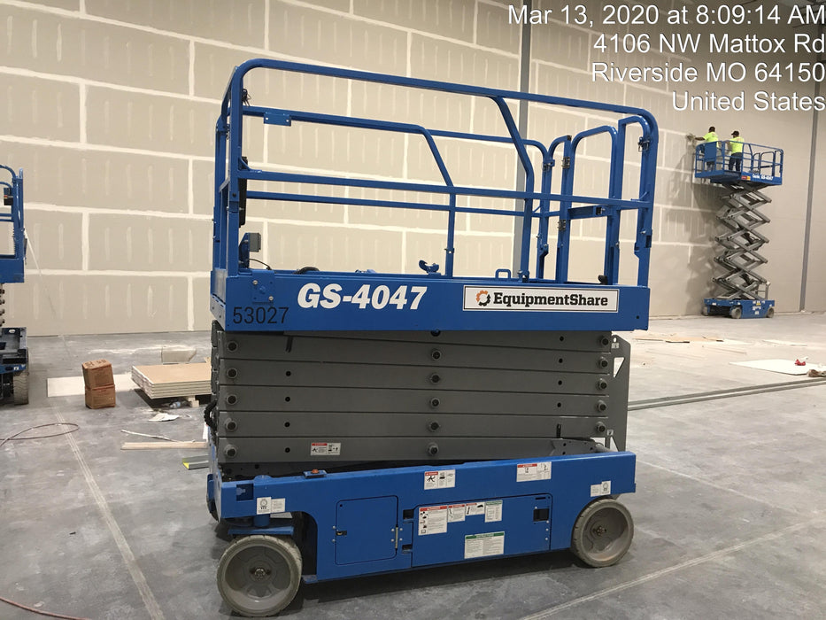 2019 Genie GS-4047 Folding rails with half height swing gate