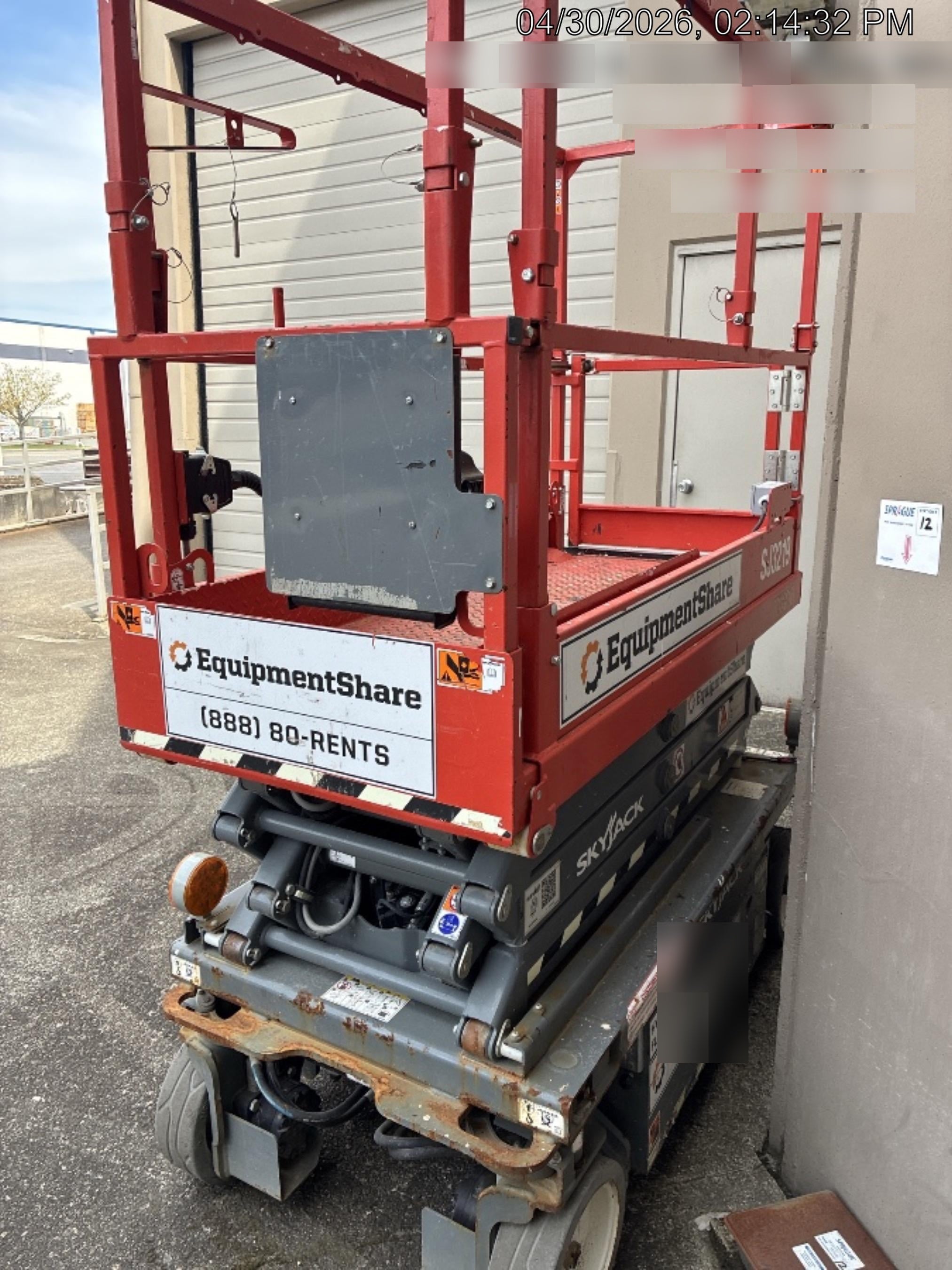 2020 Skyjack SJIII-3219 Solid NM Tires, Half height spring hinged entry gate, Dual Beacons, 800W Inverter