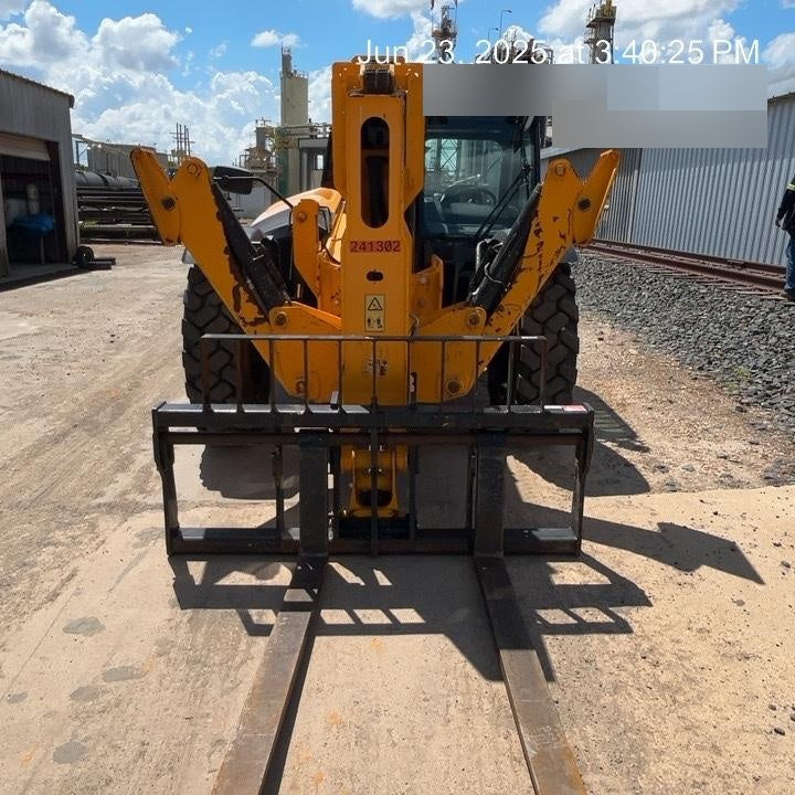2022 JCB 510-56