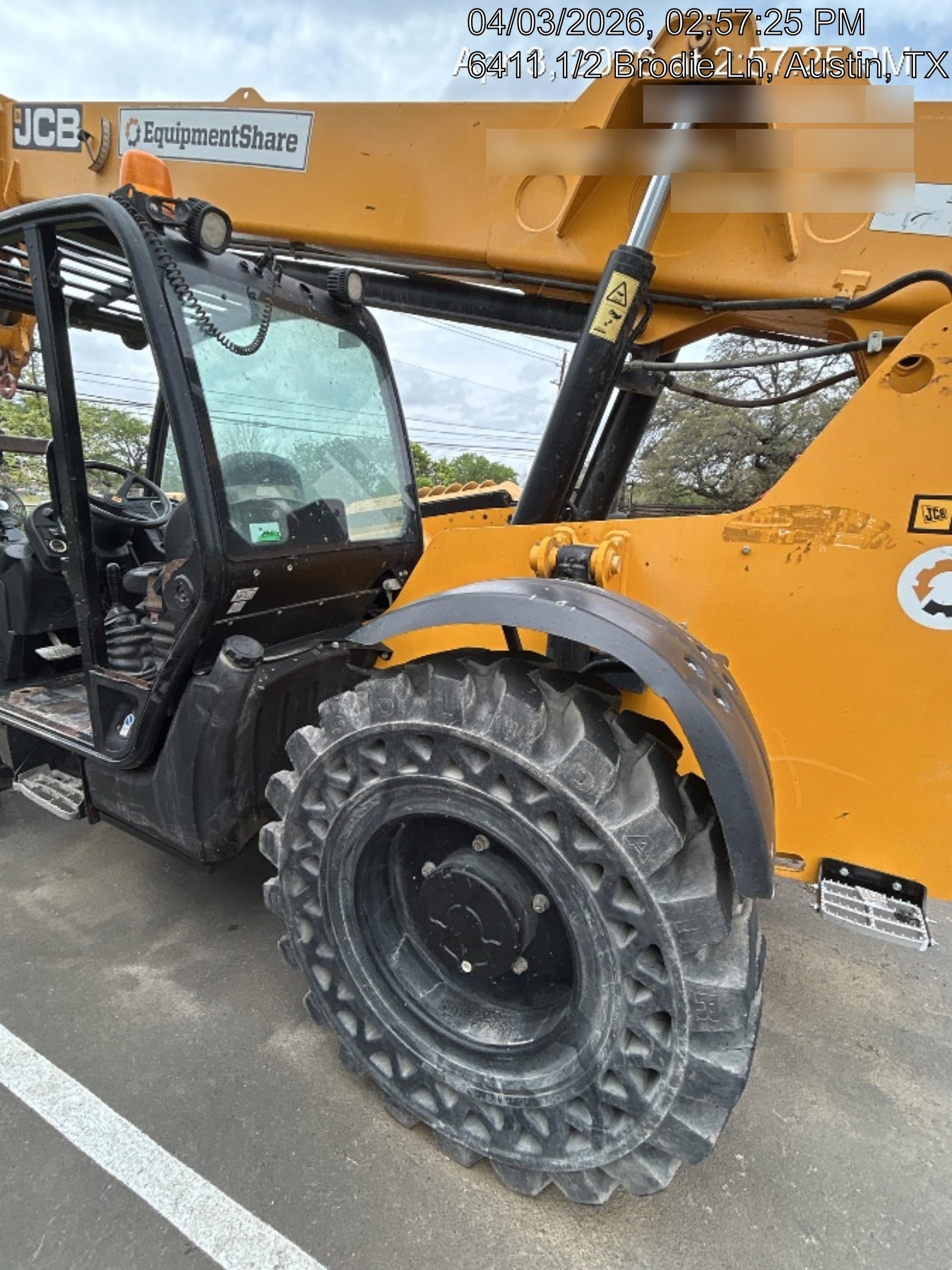2019 JCB 509-42 74 HP w/Open ROPS, Beacon, Aux Hydraulics, LED Work lights, Solid Tires w/66" Carriage/60" Forks