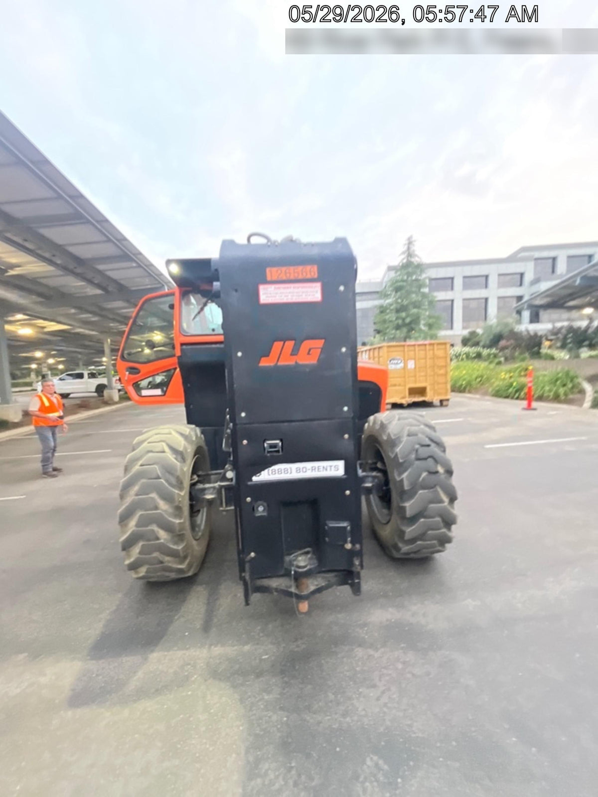 2021 JLG 1075