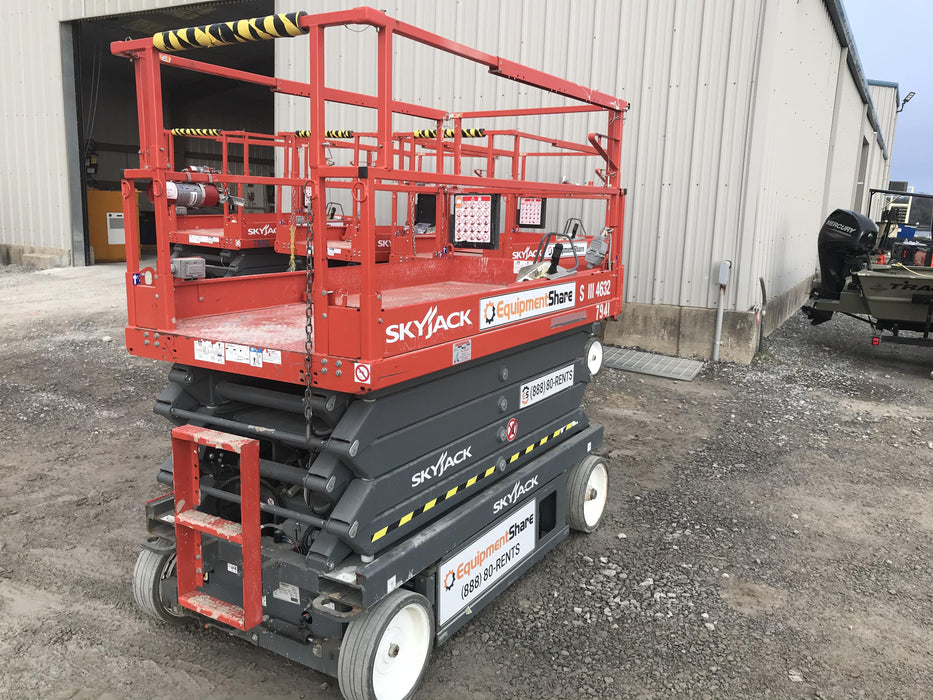 2018 Skyjack SJIII-4632 Skyjack SJIII4632 Scissor Lift w/Trojan Batteries