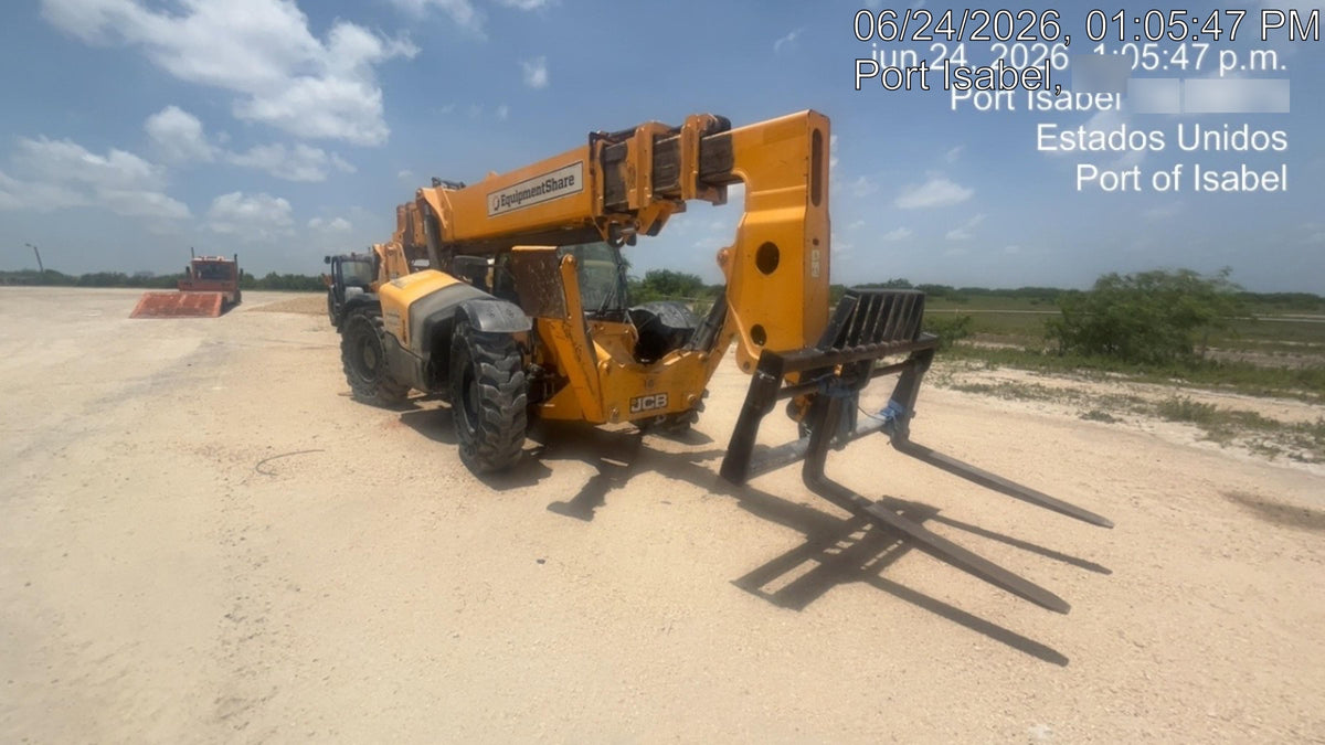 2019 JCB 512-56 109 HP w/CAB/HVAC, Beacon, Aux Hydraulics, Worklights, Solid Tires, 60" Carriage/Forks