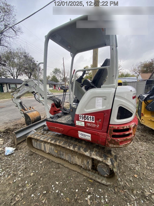 2021 TAKEUCHI TB235-2R