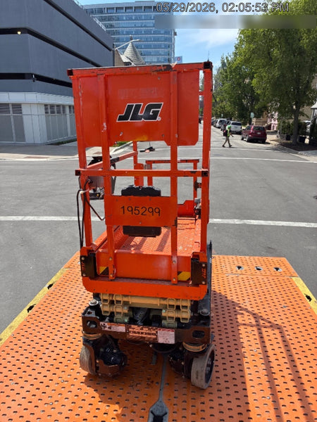 2021 JLG ES1330L