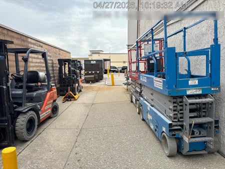 2019 Genie GS-2632 Folding rails with half height swing gate