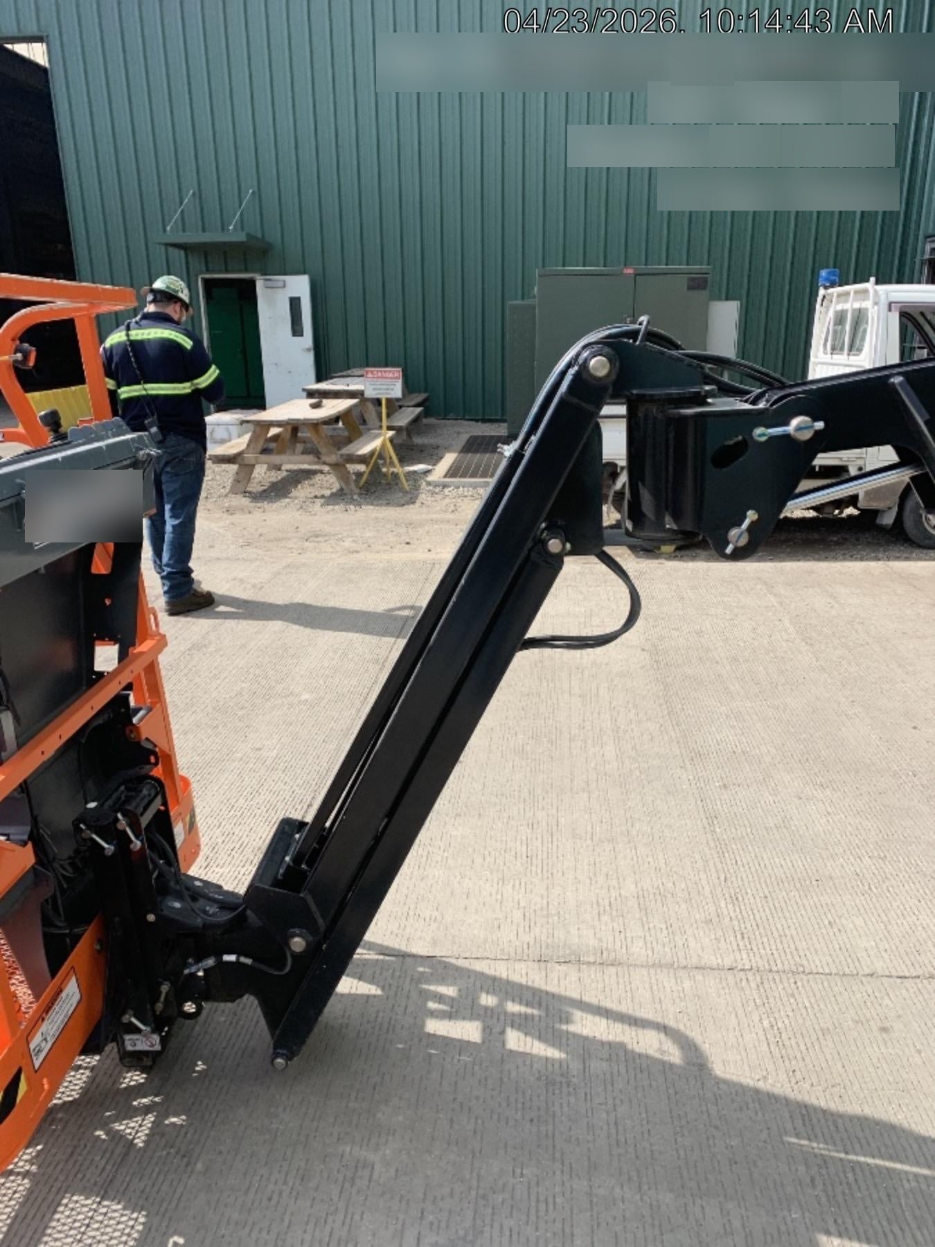 2025 JLG E300AJP