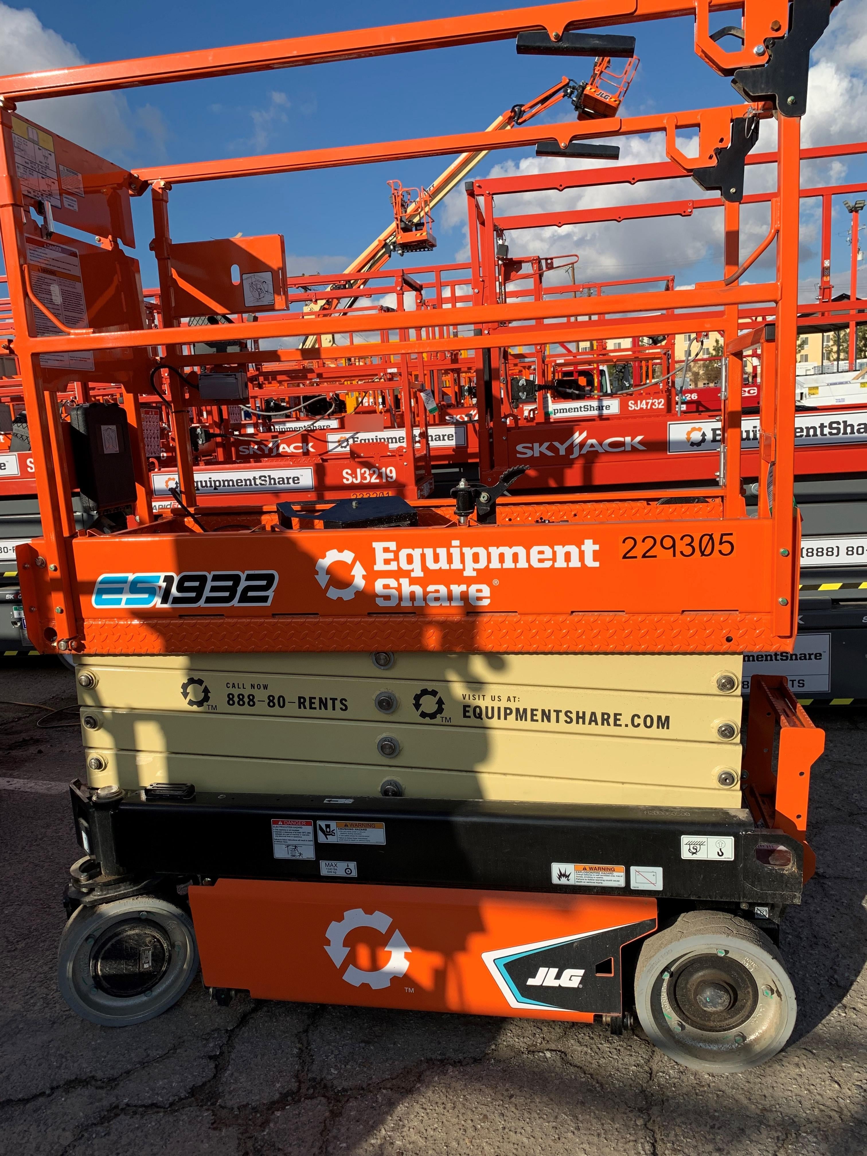 2022 JLG ES1932