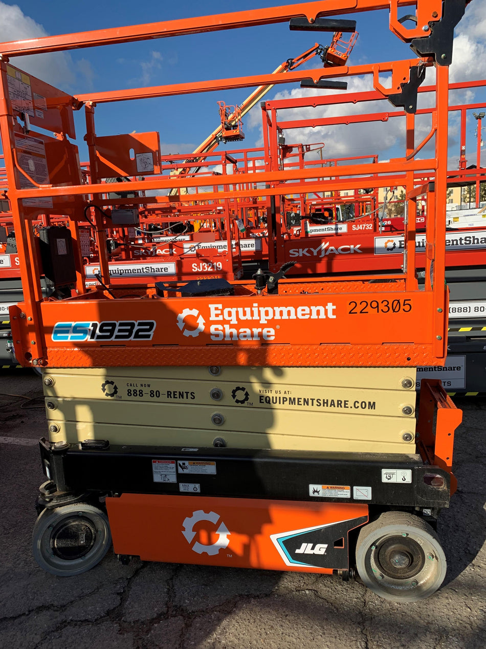 2022 JLG ES1932