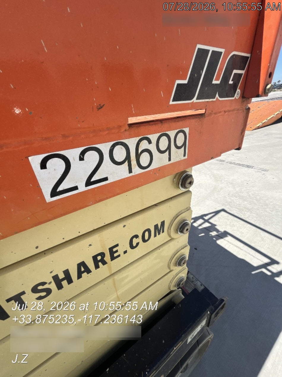 2022 JLG ES3246
