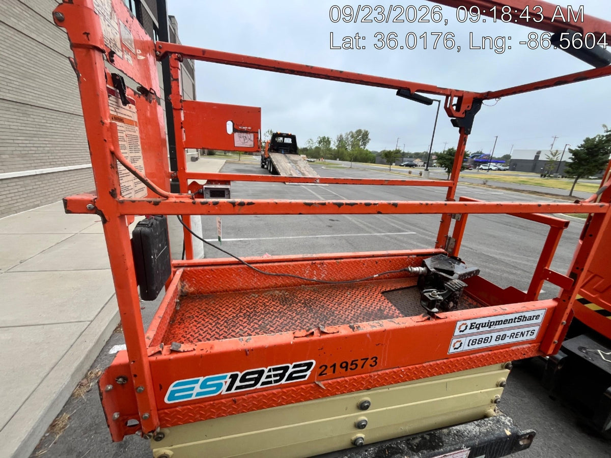 2022 JLG ES1932