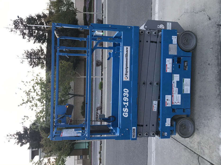 2020 Genie GS-1930 Solid Non Marking Tires, Beacon, Folding rails with half height swing gate, 800W Inverter