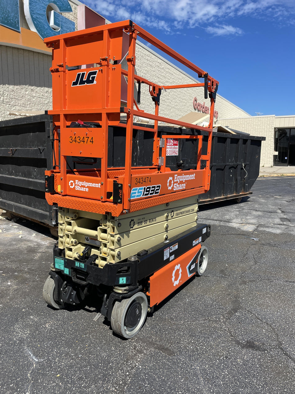 2023 JLG ES1932