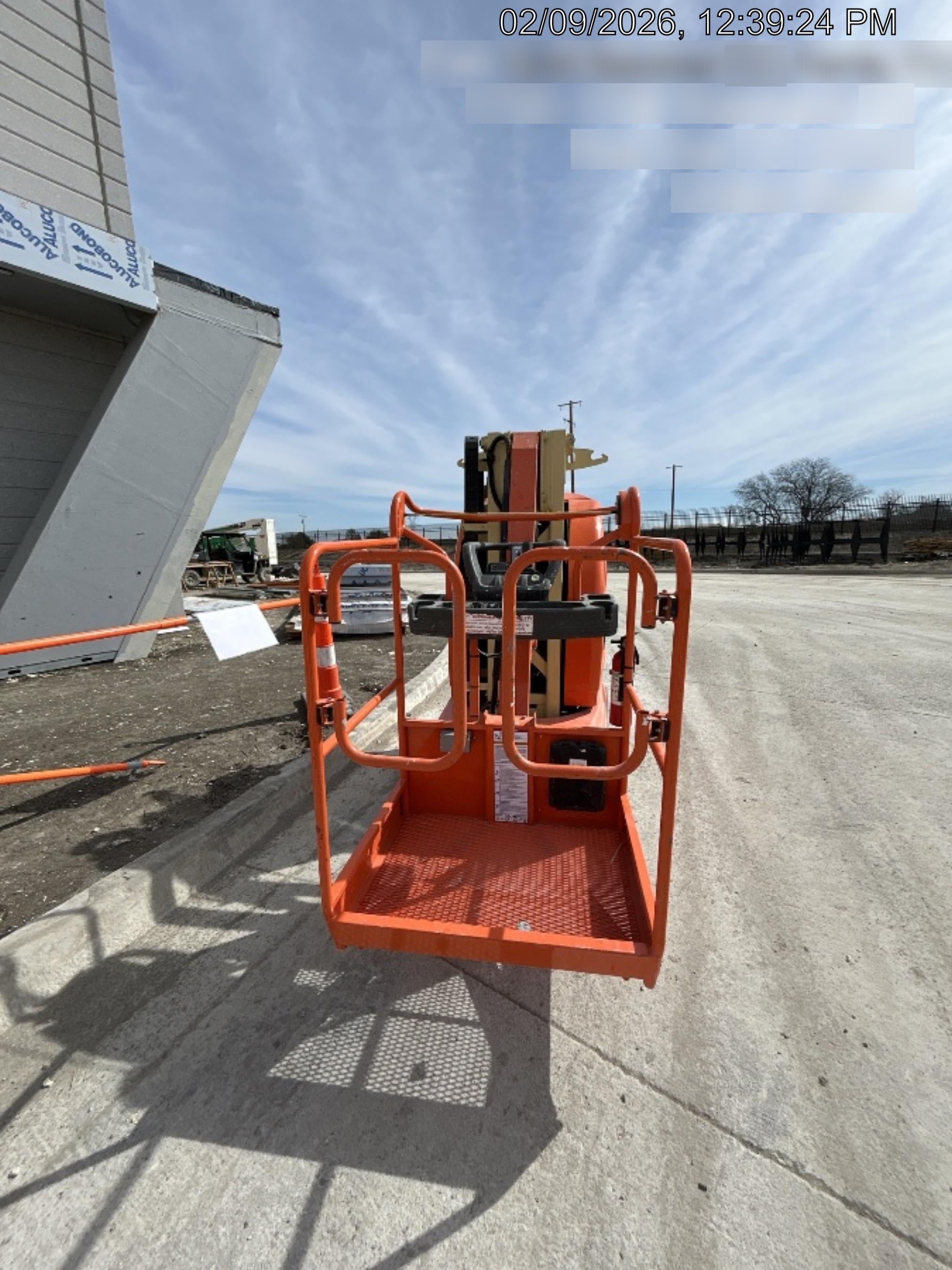 2022 JLG 26E