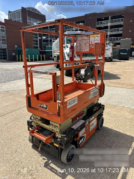2021 JLG ES1330L