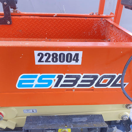 2022 JLG ES1330L