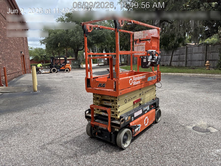 2023 JLG ES1932