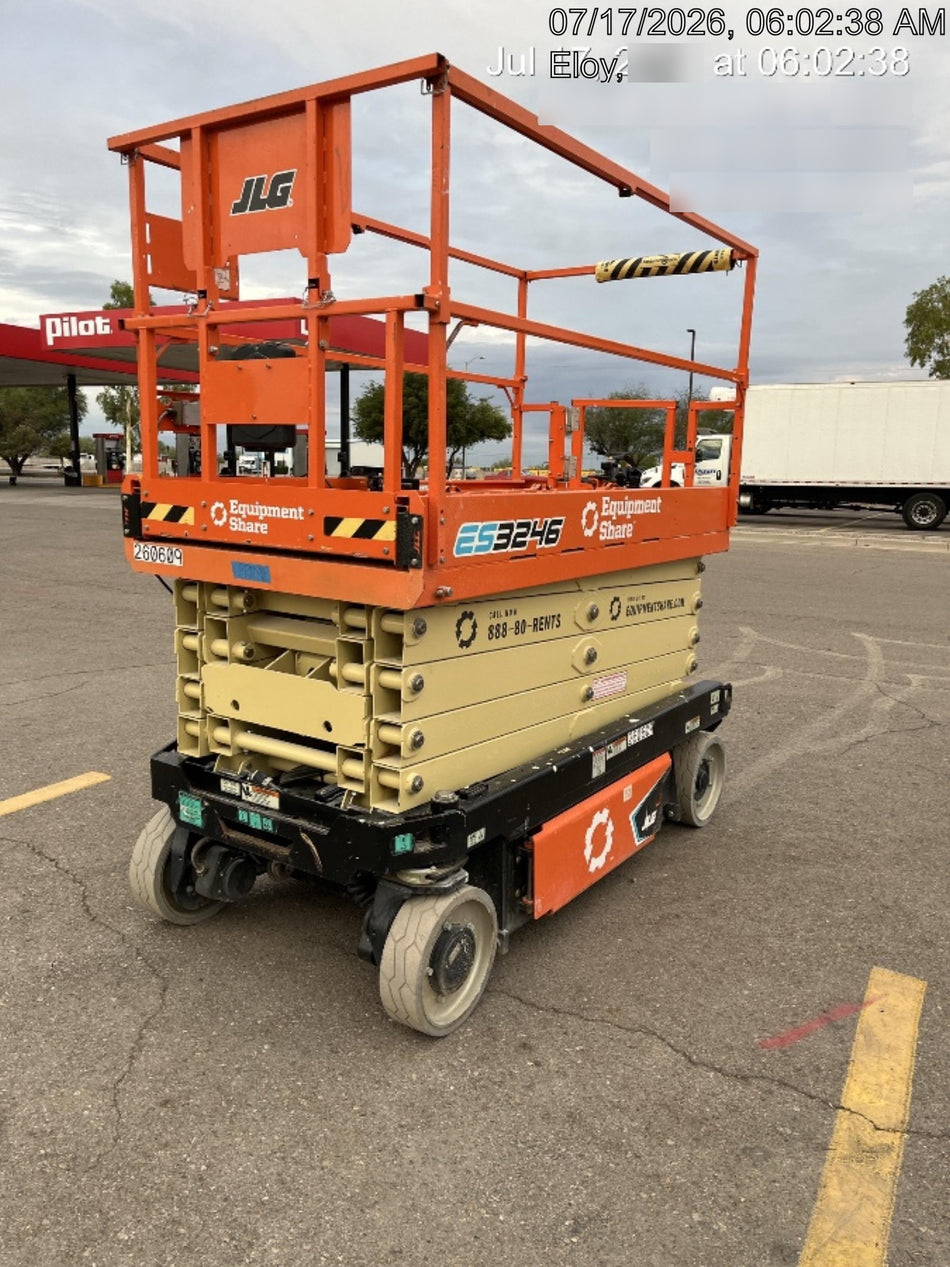 2022 JLG ES3246