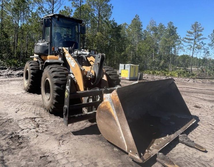 2018 Case 521G CLOSED CAB, JRB 416 STYLE HYD COUPLER