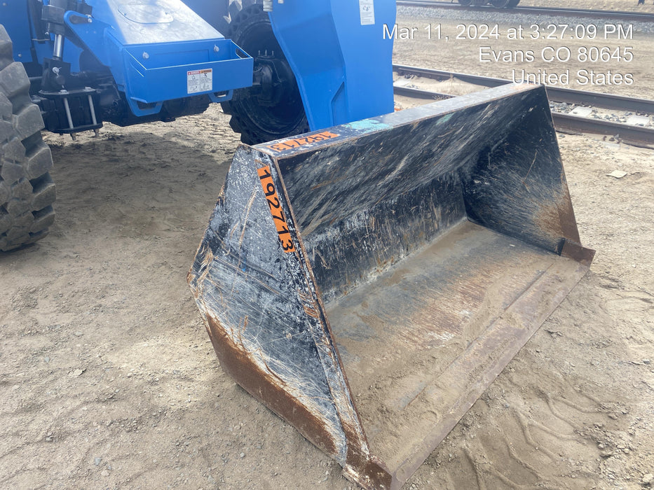 2016 SKYTRAK 70" Bucket, Telehandler 6k-7k