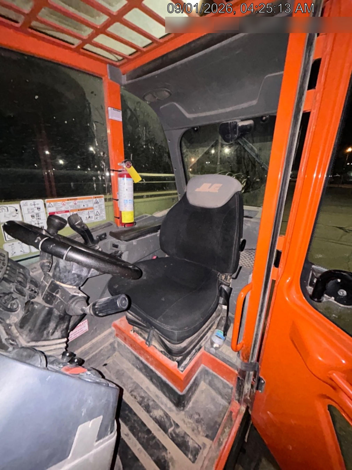 2022 JLG 1075