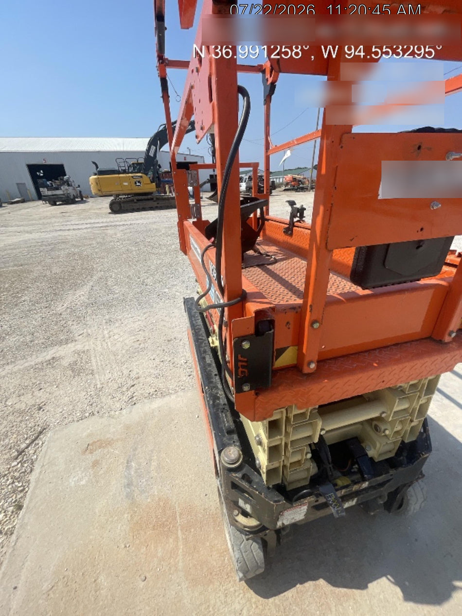 2021 JLG ES1932
