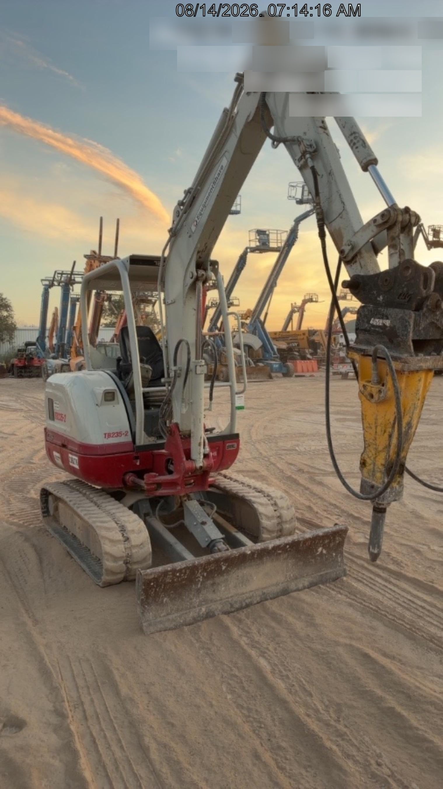 2022 TAKEUCHI TB235-2R