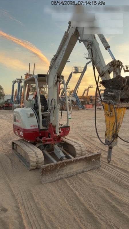 2022 TAKEUCHI TB235-2R