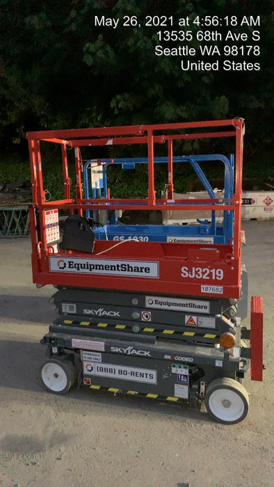 2020 Skyjack SJIII-3219 Solid NM Tires, Half height spring hinged entry gate, Dual Beacons, 800W Inverter