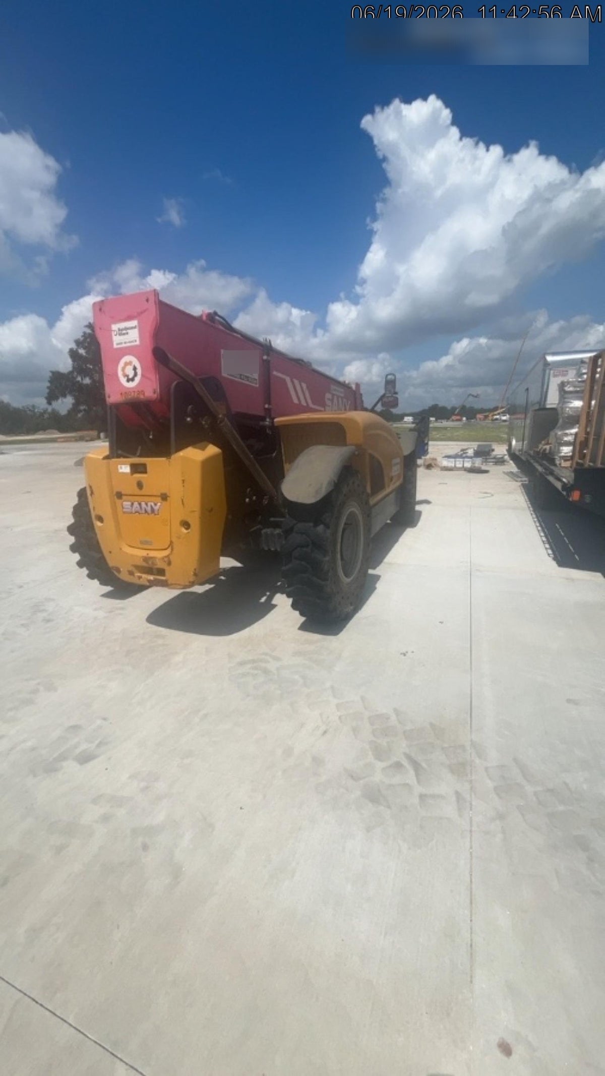2020 SANY STH1056