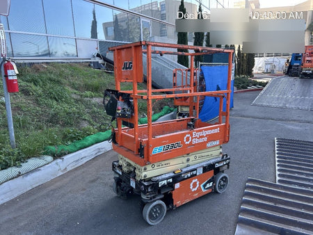 2022 JLG ES1330L