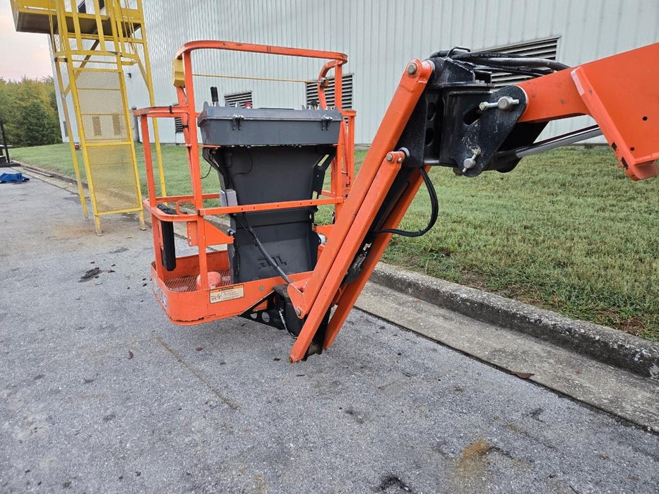 2019 JLG E300AJP