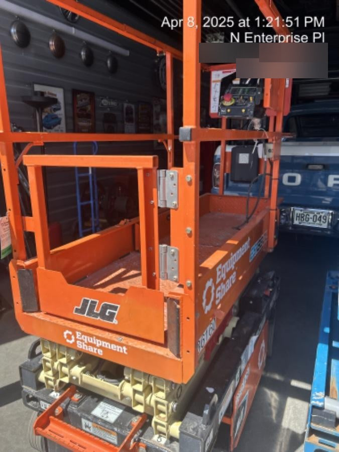2022 JLG ES1330L