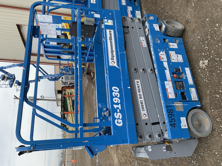 2019 Genie GS-1930 Fixed rails with chain Entry