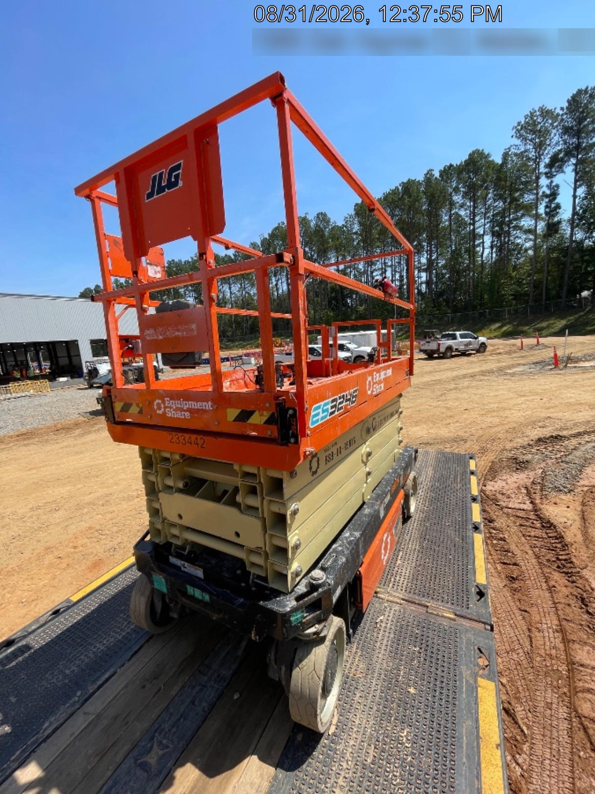 2022 JLG ES3246