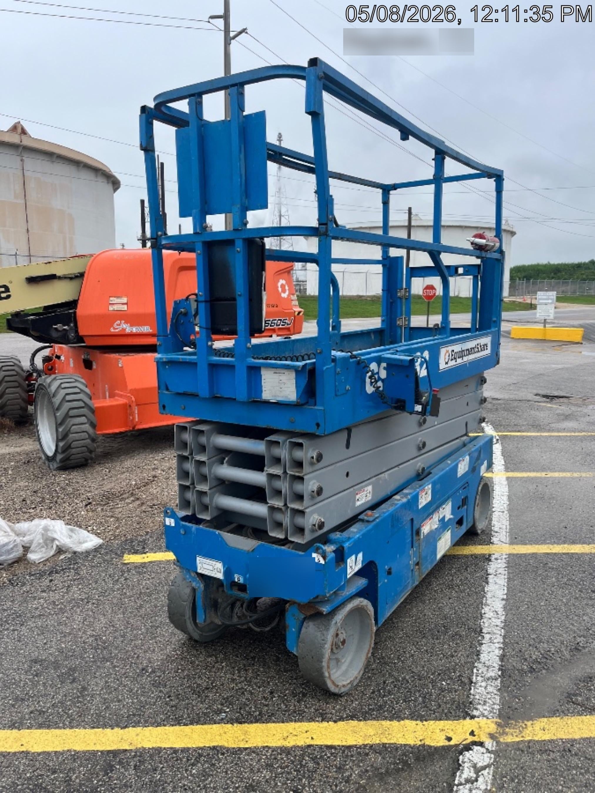2019 Genie GS-2632 Folding rails with half height swing gate