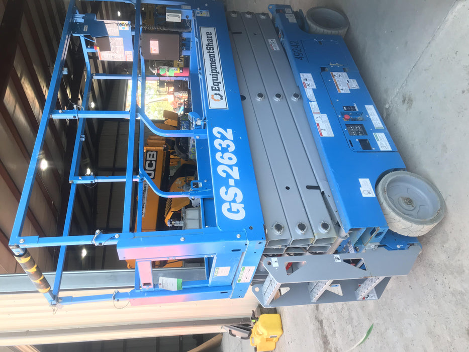 2019 Genie GS-2632 Folding rails with half height swing gate
