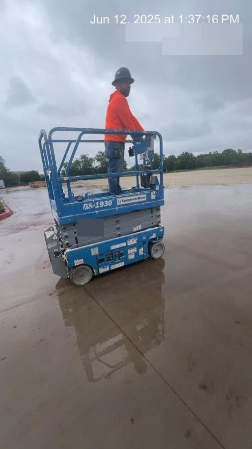2020 Genie GS-1930 Solid Non Marking Tires, Beacon, Folding rails with half height swing gate