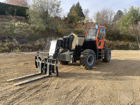 2021 JLG 1075