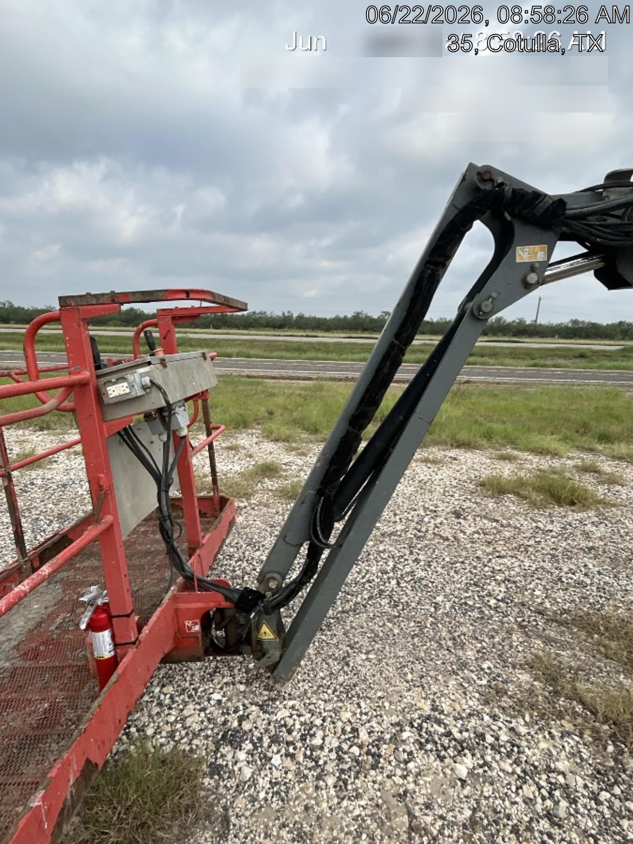 2016 SKYJACK SJ86T