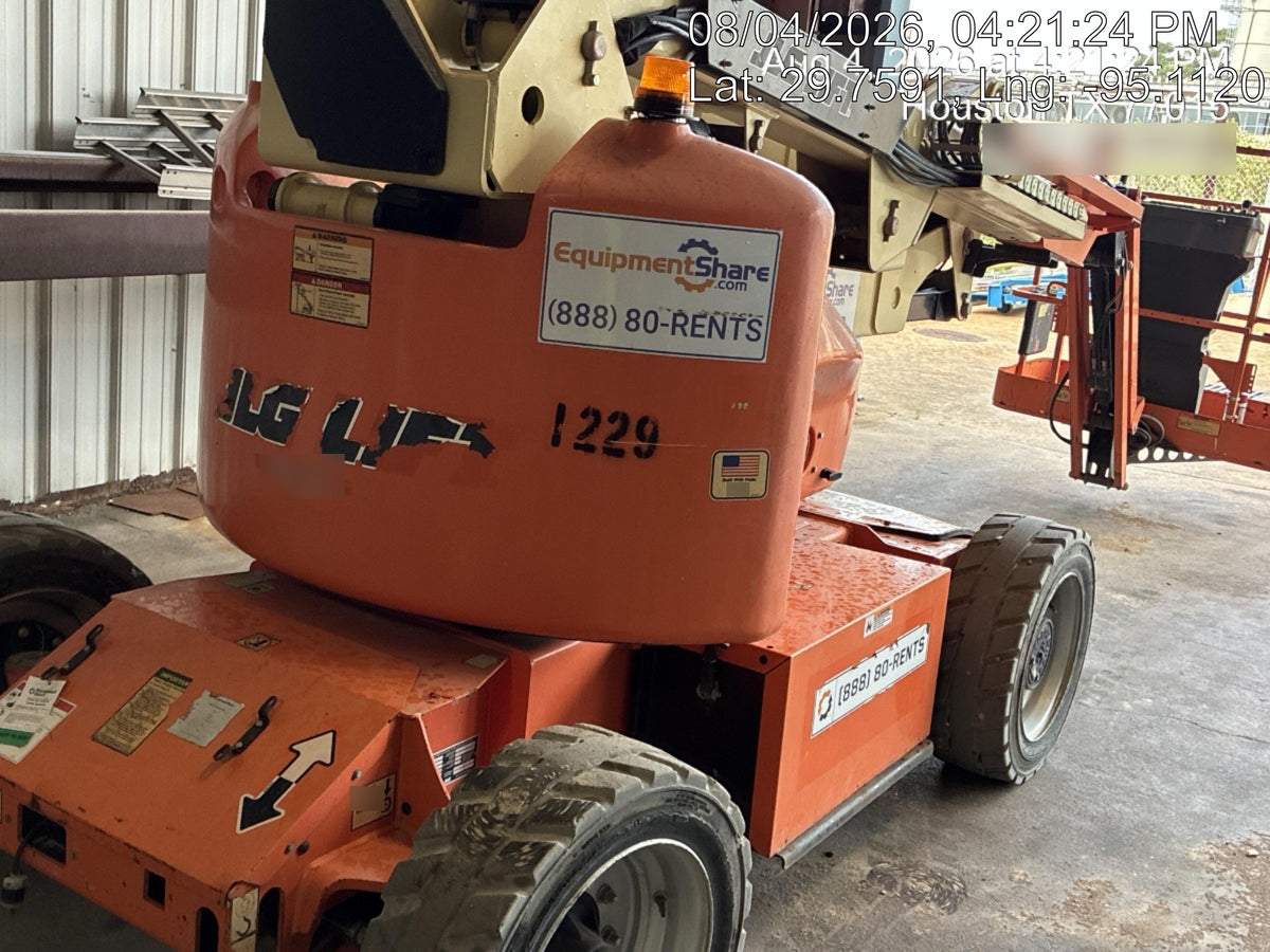 2016 JLG E450AJ