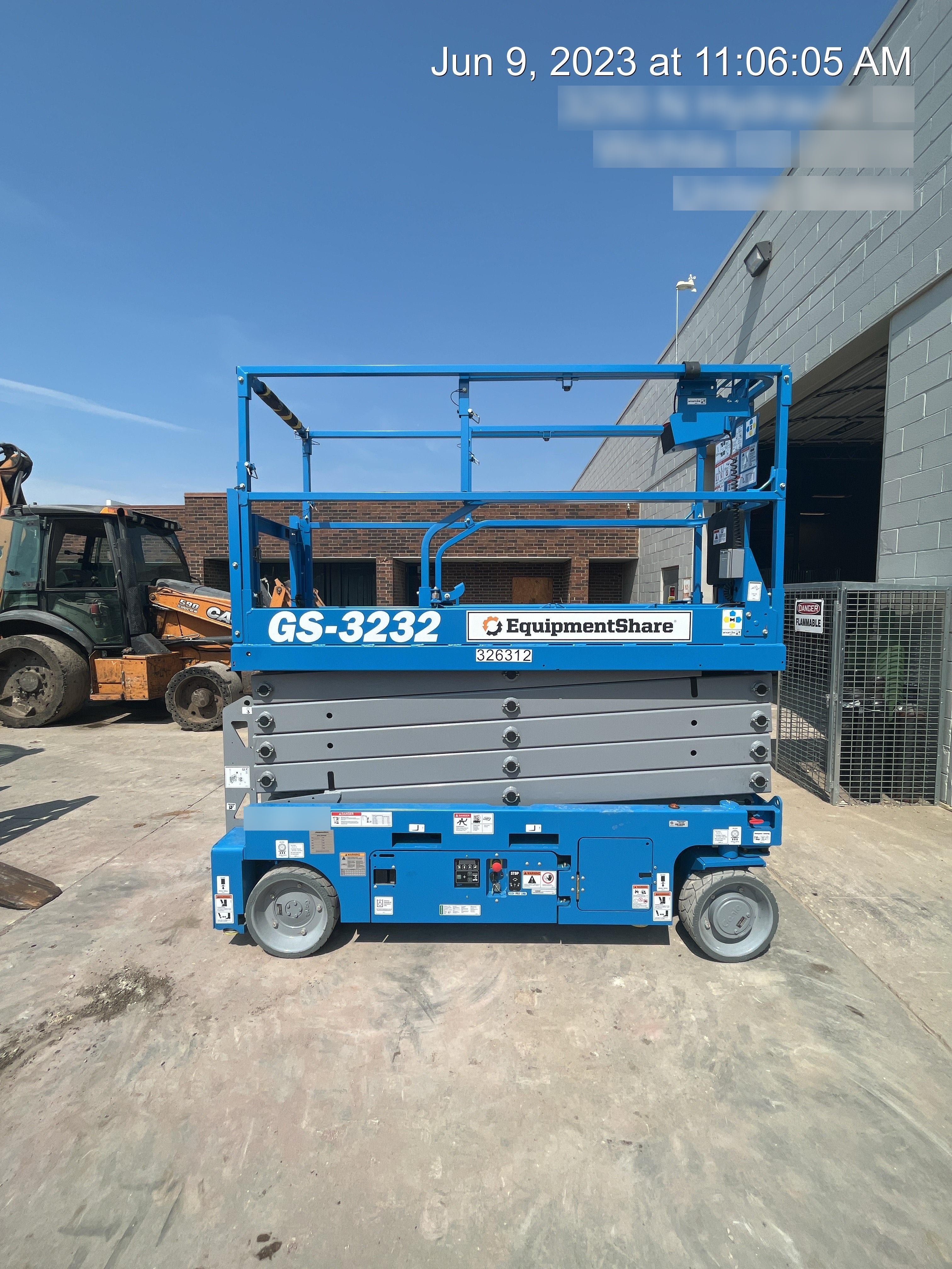 2023 GENIE GS-3232