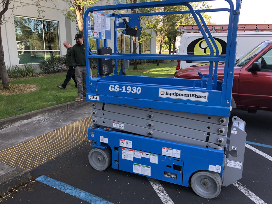 2019 Genie GS-1930 Half Height Swing Gate, 800W Inverter