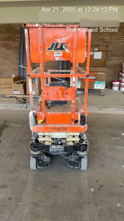 2021 JLG ES1330L