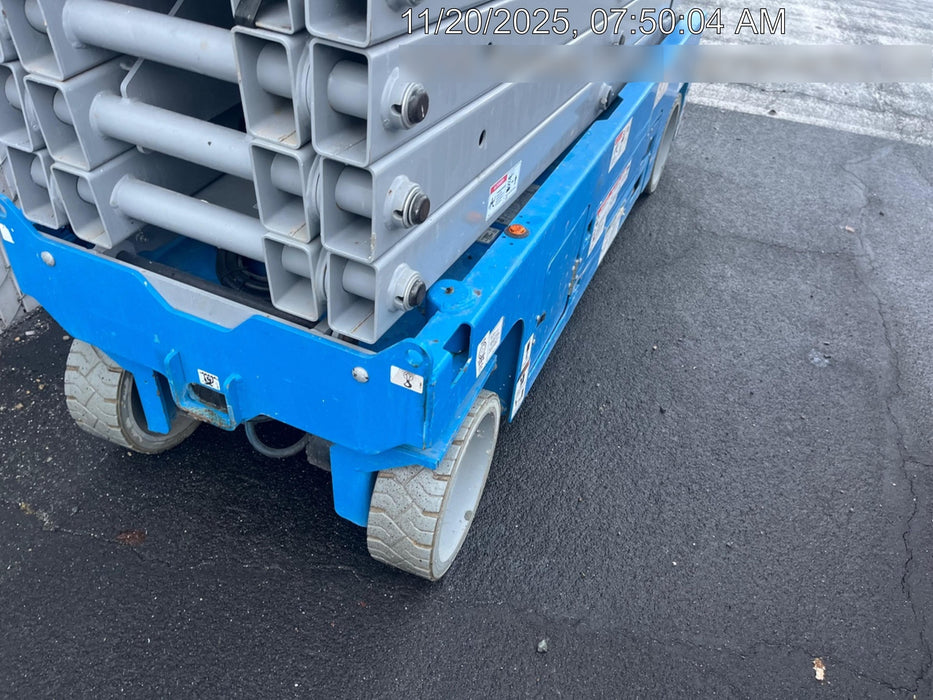 2020 Genie GS-3232 Standard, Folding half height swing gate, 800W Inverter