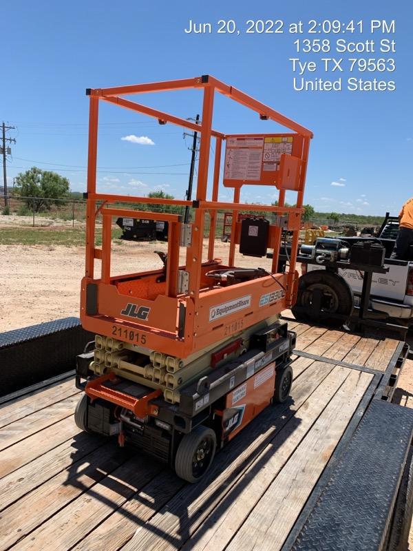 2022 JLG ES1330L